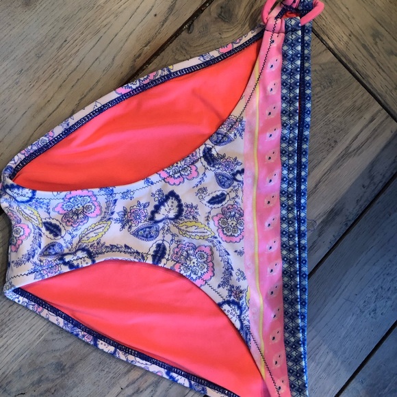 Bikini Tops & Bottom - Picture 8 of 8